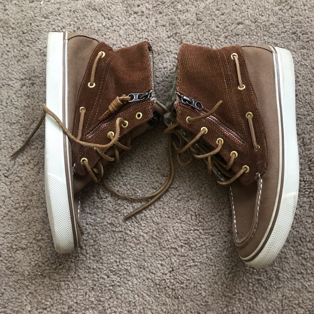 High top sperry sneakers